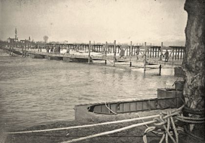 Il ponte di legno su palafitte 1916